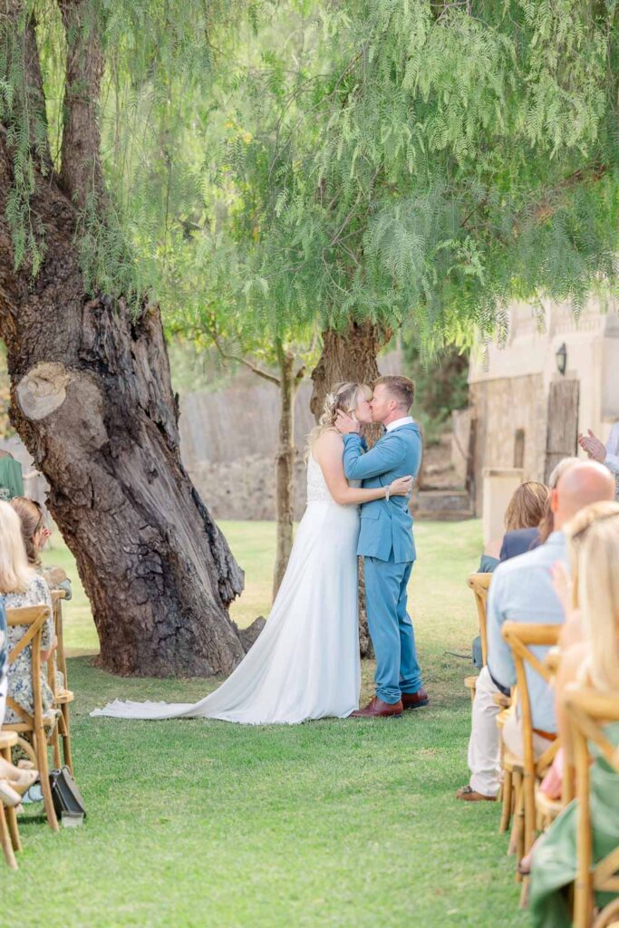 ceremony first kiss