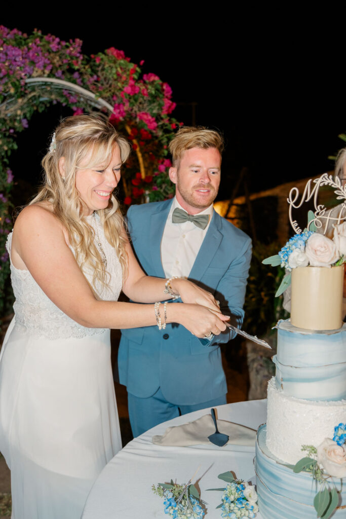 bride and groom cake cutting